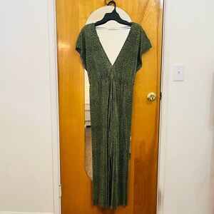 Bershka Jumpsuit Size M Women’s Green & Black Leopard Print Wide-leg One Piece